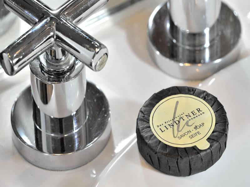 Privathotel Lindtner 함브루크 외부 사진 Soap in a soap dish
