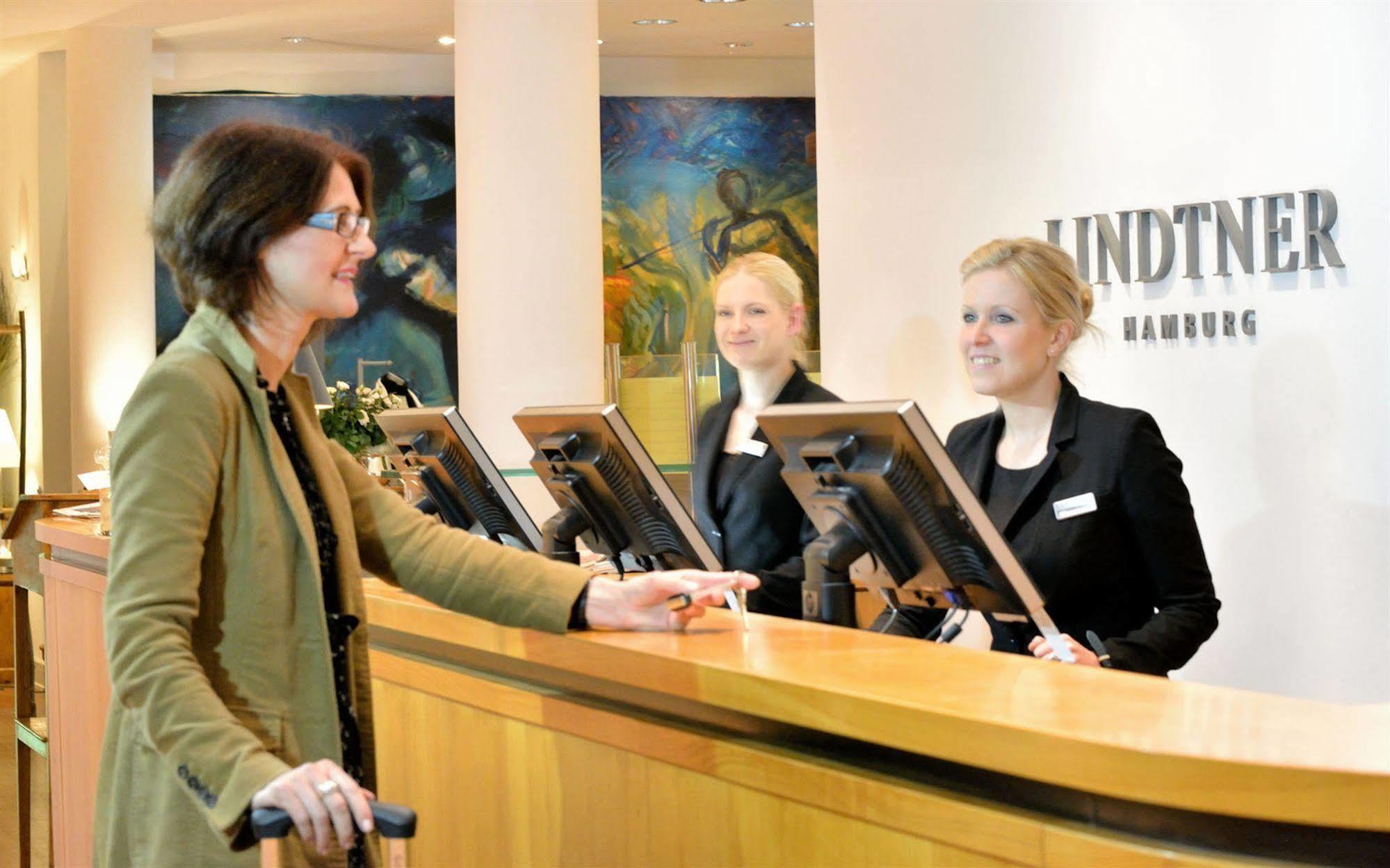 Privathotel Lindtner 함브루크 외부 사진 Reception at the Lindtner Hotel, Hamburg