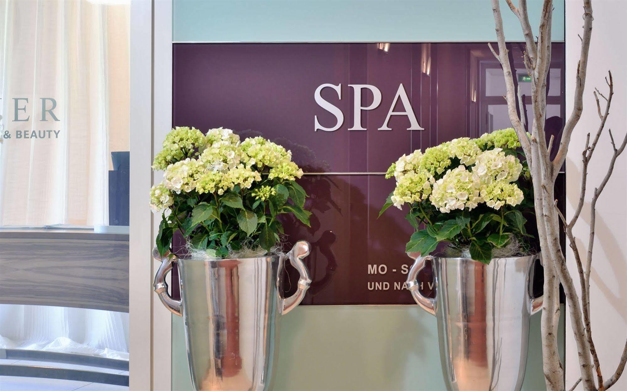 Privathotel Lindtner 함브루크 외부 사진 Entrance to the spa