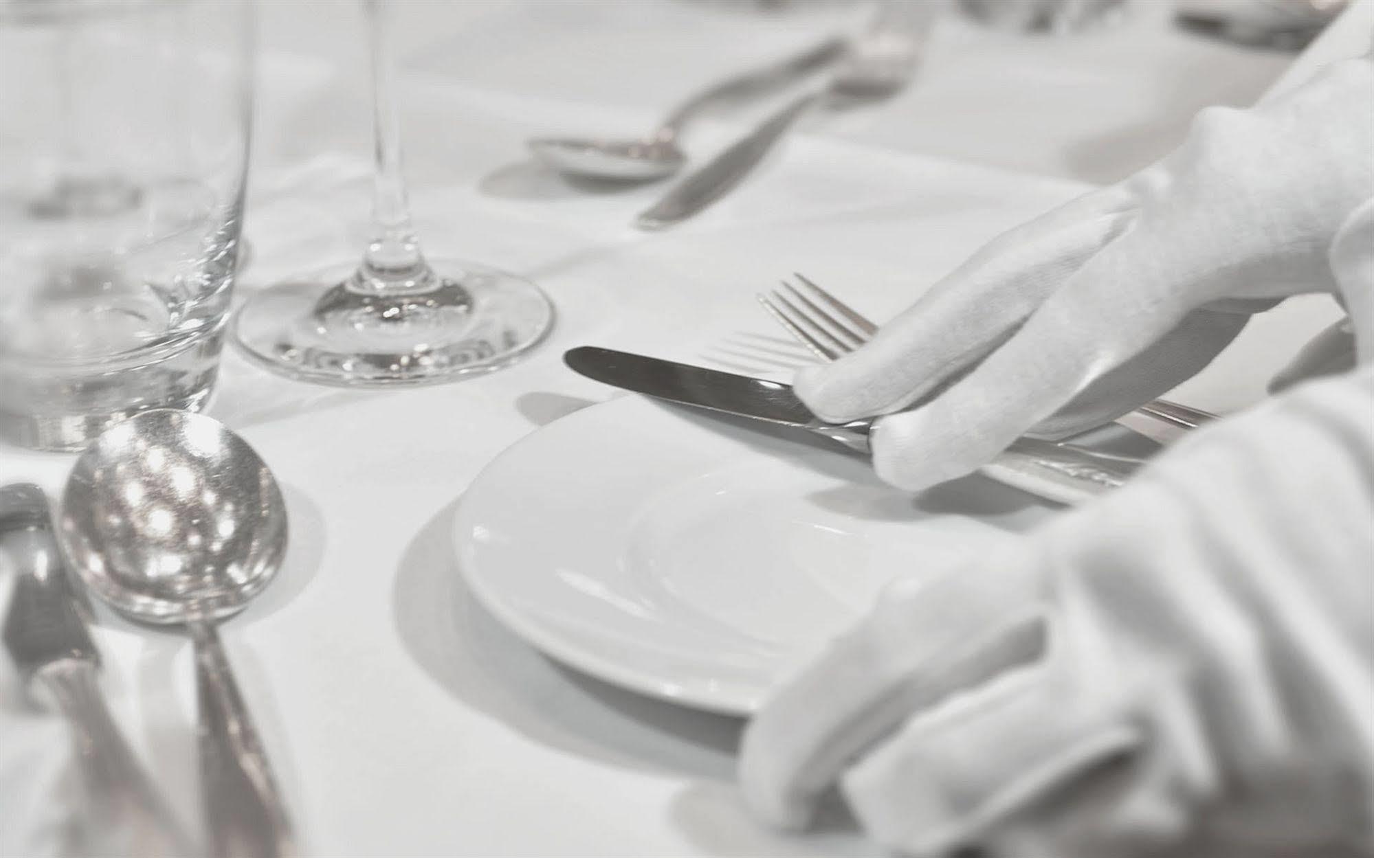 Privathotel Lindtner 함브루크 외부 사진 A table set for fine dining