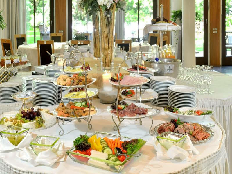 Privathotel Lindtner 함브루크 외부 사진 A buffet